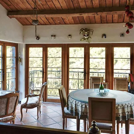 3 Bedroom Beautiful In Casa vacanze Roquebrun