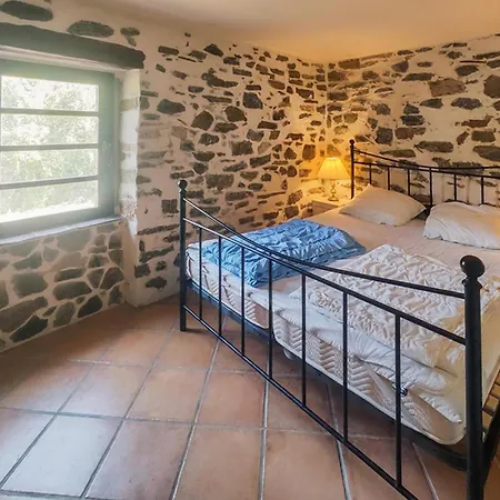 Casa vacanze 3 Bedroom Beautiful In Roquebrun