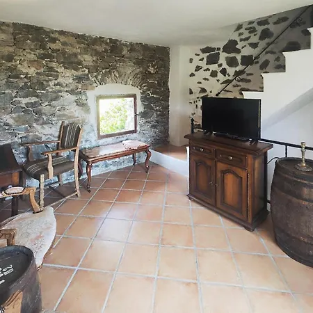 3 Bedroom Beautiful In Casa vacanze
