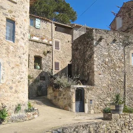 3 Bedroom Beautiful In Casa vacanze Roquebrun
